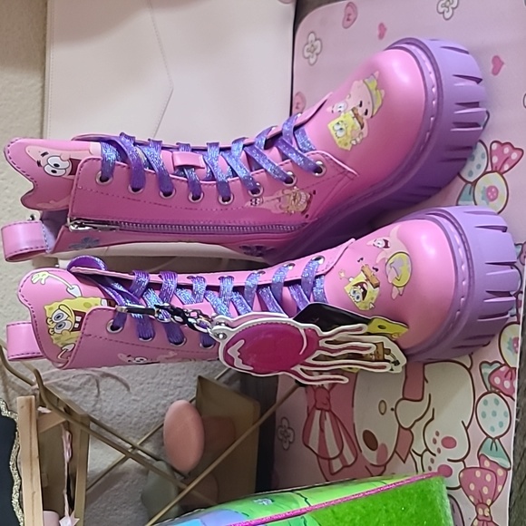 💖 💛 Rare Spongebob Bikini Bottom Besties Combat Boots sz 5 🌟 New 🎀 - Picture 3 of 8